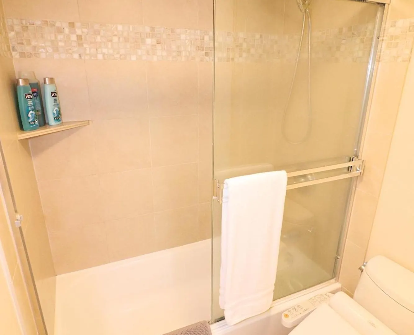 Waikiki 1 Bedroom W/ A/C! Honolulu